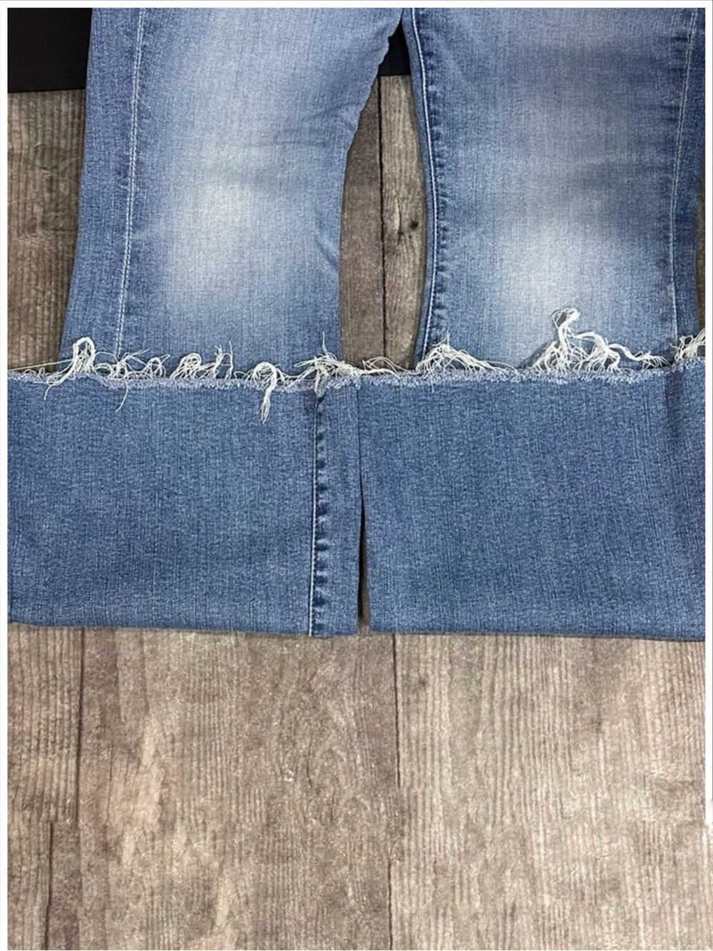 Mother Weekender Fray in Ride Hard, Live Louder ~ Size 30 ~ Item #X30 - Picture 6 of 9